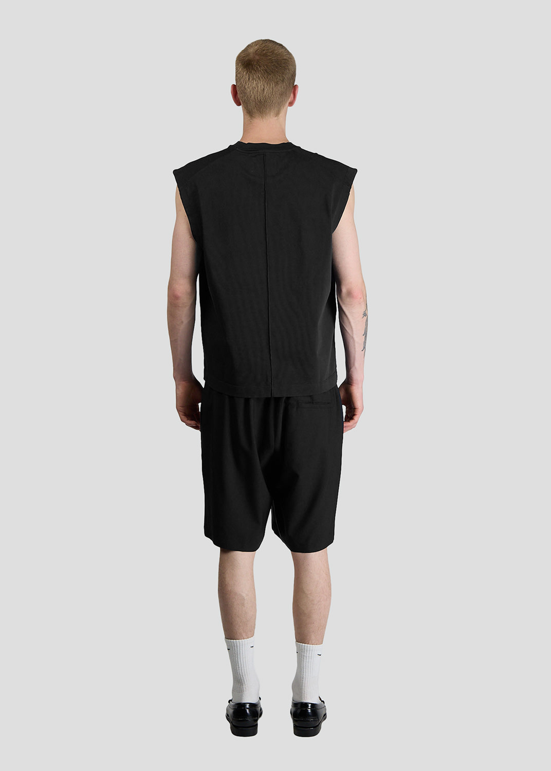 SEVEN GAUGE: T-SHIRT SLEEVELESS HEAVY JERSEY BLACK